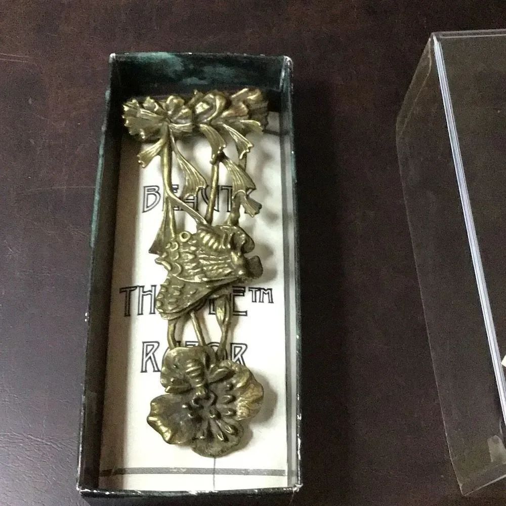 Vintage ornate, solid, brass, ladies, razor the beauty and the bee from C.A. Dan